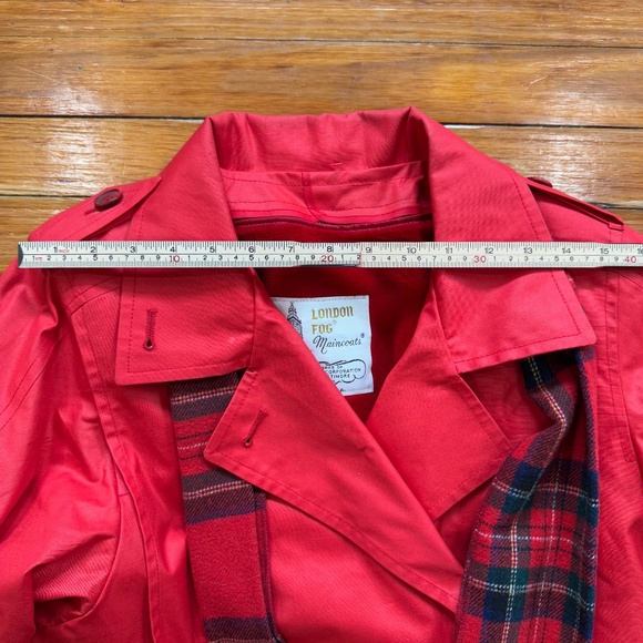 Vintage London Fog Trenchcoat - Picture 8 of 14